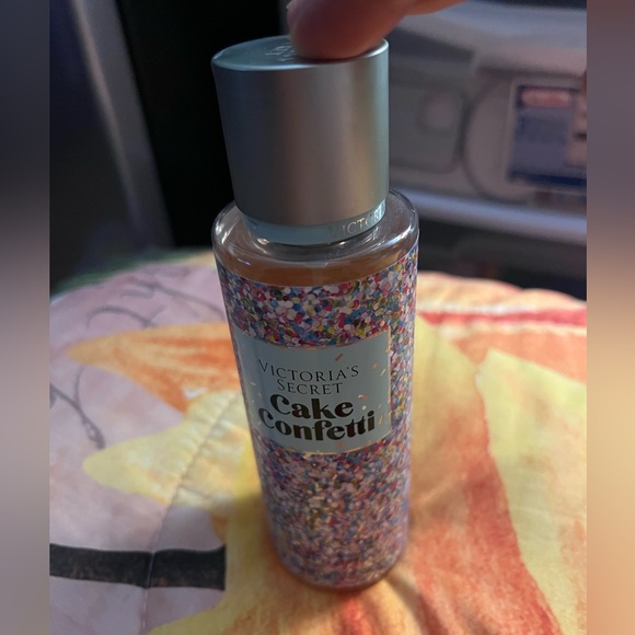 Victoria’s Secret Cake Confetti Mist 8.4 fl oz - Picture 5 of 7